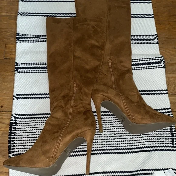 Suede Knee High Heel Boots - Picture 3 of 7